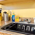 2 Full Apartments 4 Bedrooms With 11 Beds Plus Parking