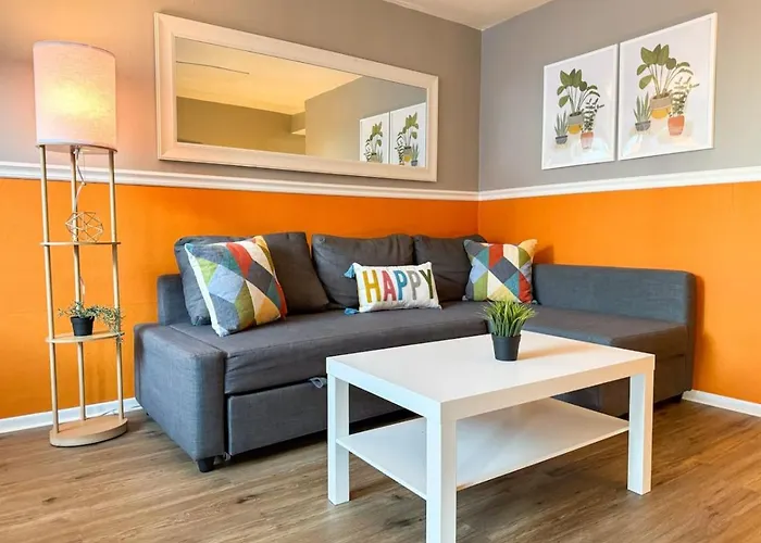 2 Full Apartments 4 Bedrooms With 11 Beds Plus Parking