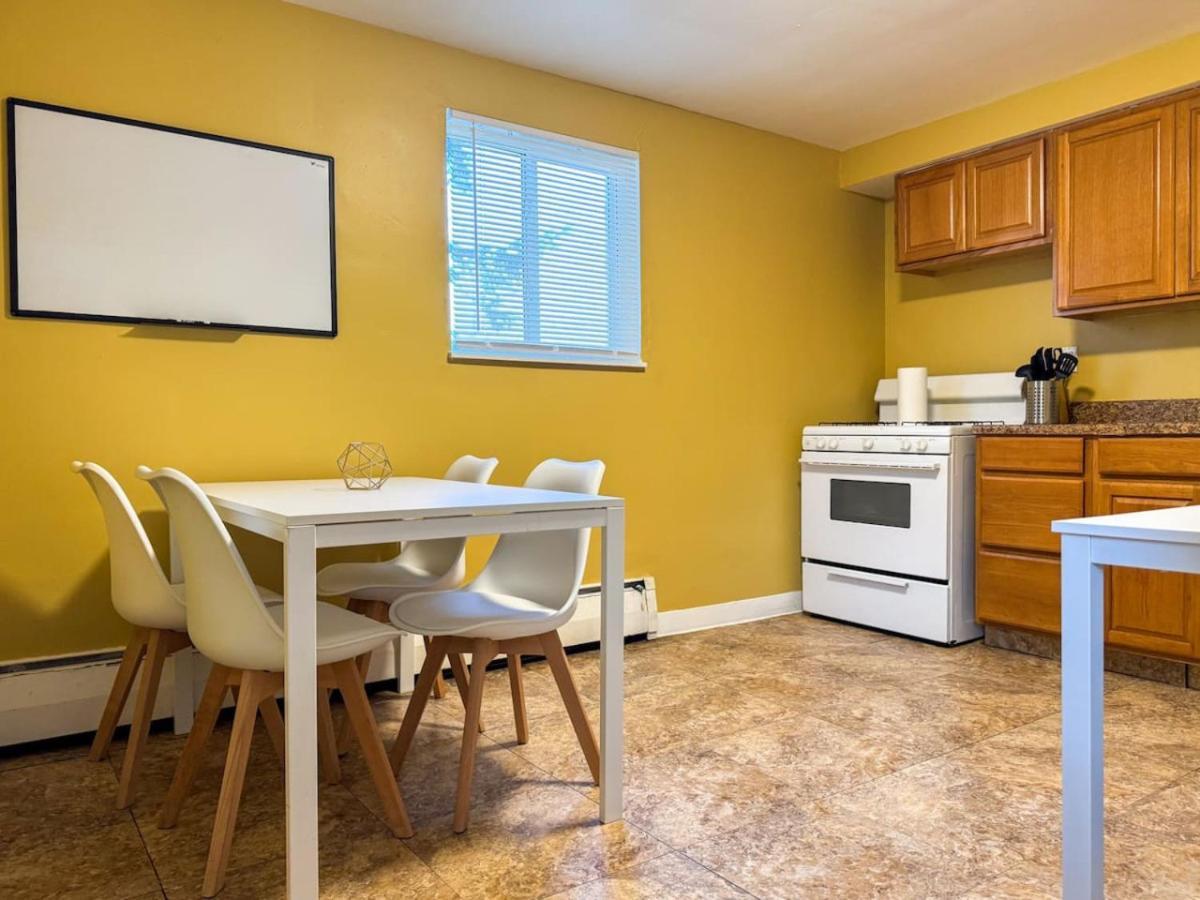 2 Full 4 Bedrooms With 11 Beds Parking Apartment