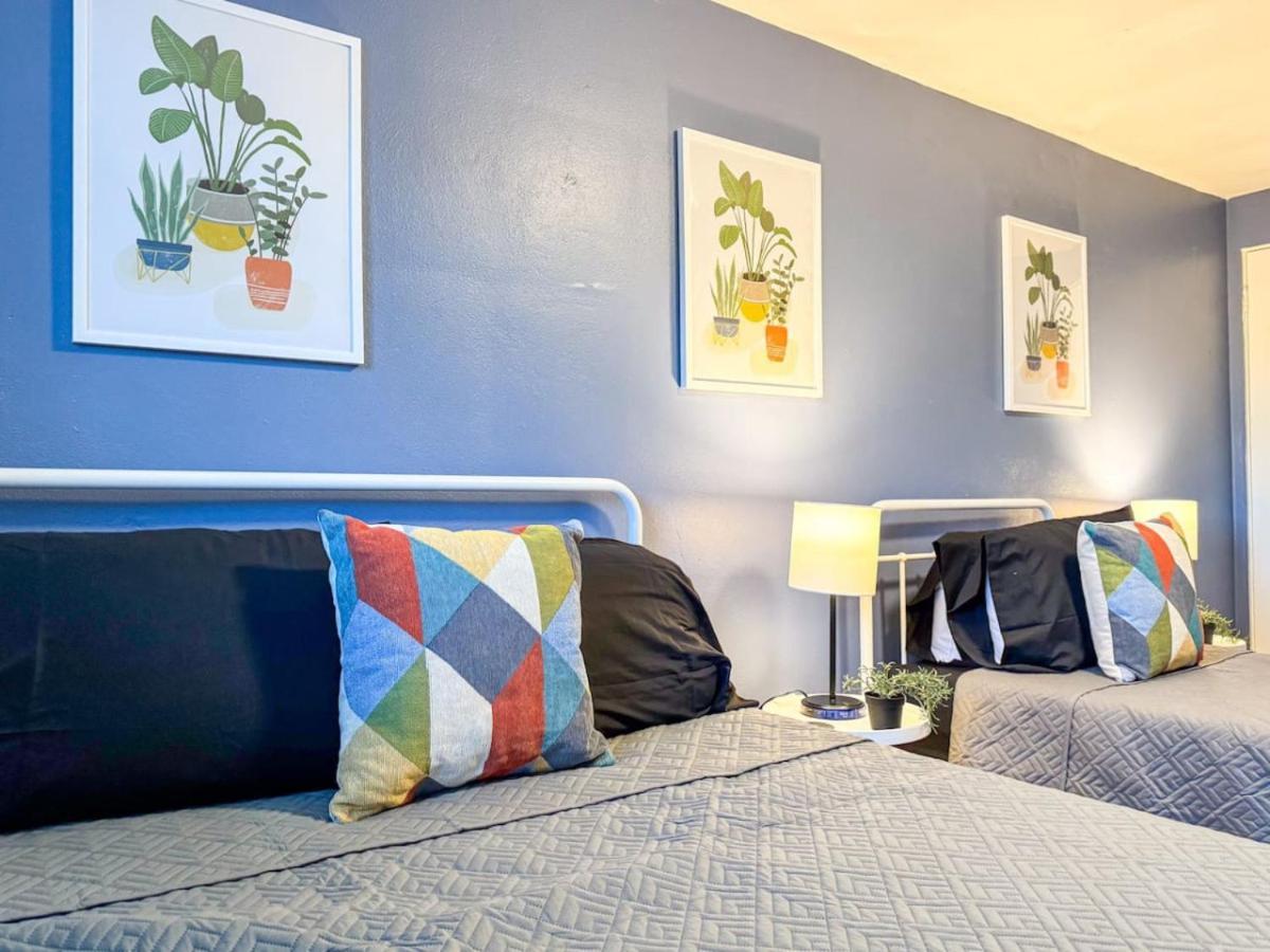 2 Full 4 Bedrooms With 11 Beds Parking Apartment