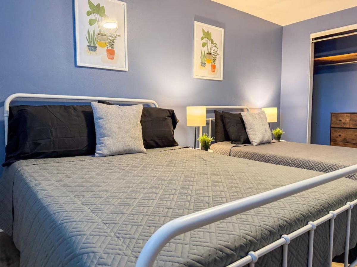 2 Full 4 Bedrooms With 11 Beds Parking