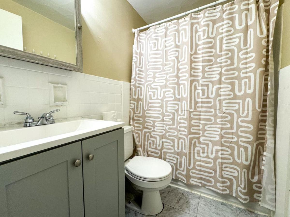 2 Full 4 Bedrooms With 11 Beds Parking